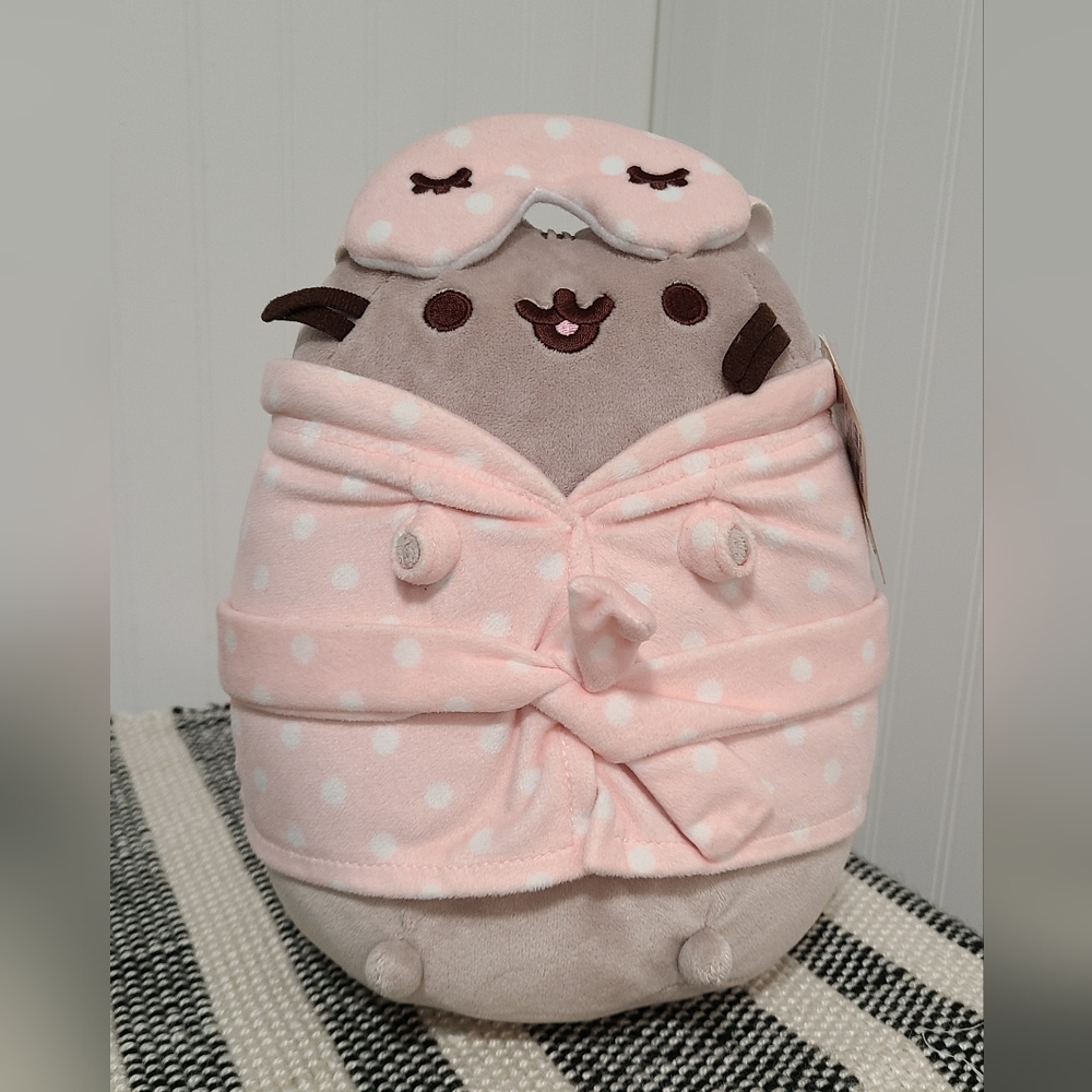 Pusheen Sleepover Plush 9" NWT RARE EXCLUSIVE Pink Polka dot Robe
